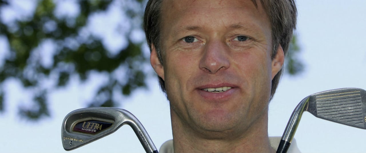 Gerhard Delling verteilt öfters "Streuobst" über den Platz. (Foto: Getty)