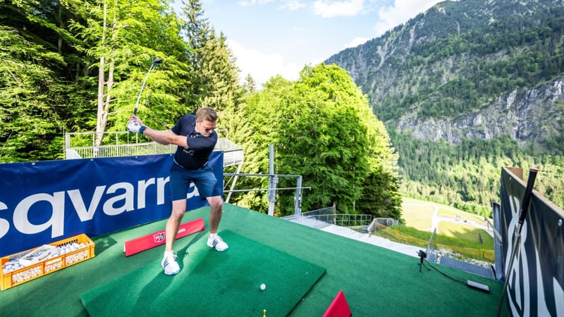 Schanzen-Shot-Sieger 2024 mit 9,20 Meter: Maik Mertens vom GC Bad Münstereifel bei der Vierplätzetournee. (Foto: Vierplätzetournee)