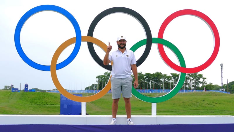 Stephan Jäger vor den Olympischen Ringen am 18. Grün. (Foto: Deutscher Golf Verband / Thomas Kirmaier)