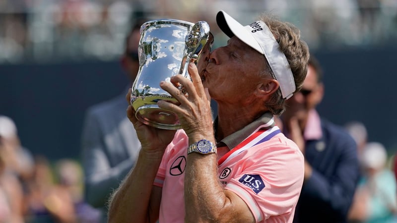 Bernhard Langer hält den Rekord für die meisten Siege auf der Champions Tour. Hier zu sehen nach seinem Triumph bei der US Senior Open 2023. (Foto: Getty)