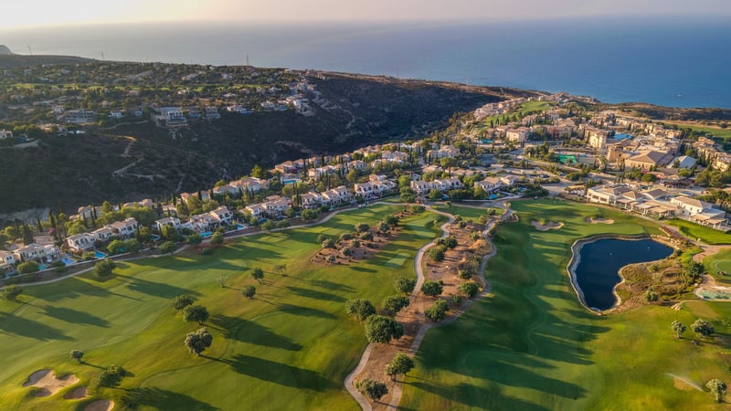 Der Ausblick über den Golfplatz. (Foto: Aphrodite Hills Resort)