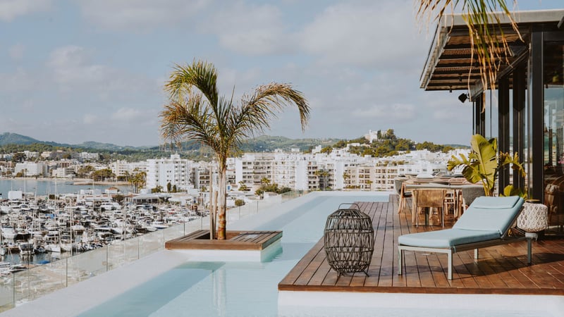 Das Aguas de Ibiza Grand Luxe Hotel bietet Golferinnen und Golfern luxuriöse Unterkünfte, Wellness und Greenfee-Vorteile. (Foto: Aguas de Ibiza Grand Luxe Hotel)