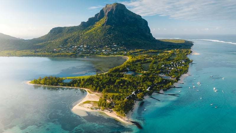 Beachcomber Resorts auf Mauritius bieten Golfurlaub mit Meerblick, einer Golf-Academy und Erholung im tropischen Spa in traumhafter Natur. (Foto: Beachcomber Resorts)