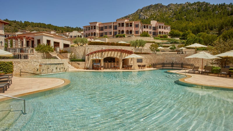 Der Blick auf das Cap Vermell Grand Hotel. (Foto: Cap Vermell Grand Hotel)