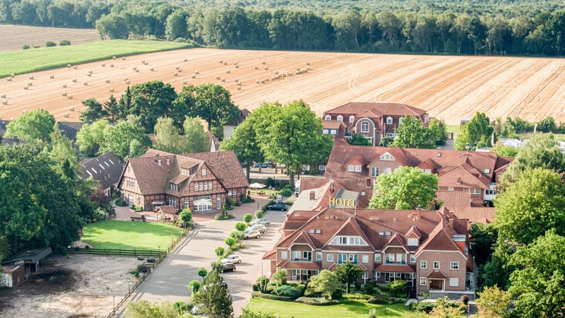 Das Hotel Hennies in Isernhagen kombiniert herzlichen Service, eine ideale Lage – perfekt für Übernachtungen, Events und gutes Essen. (Foto: Hotel Hennies)