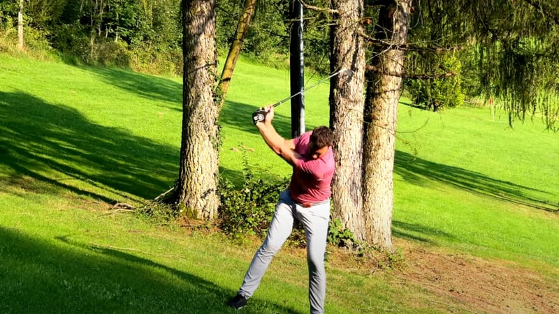 Golf Post x Birdietrain: So meistert man die Hanglage bergab (Foto: Birdietrain)