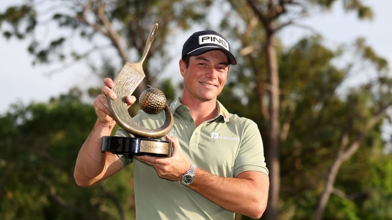 Nach knapp einundhalb Jahren ohne Sieg spielt sich Viktor Hovland mit einem Birdie-Finish an den SIeg der PGA Tour. (Foto: Getty)