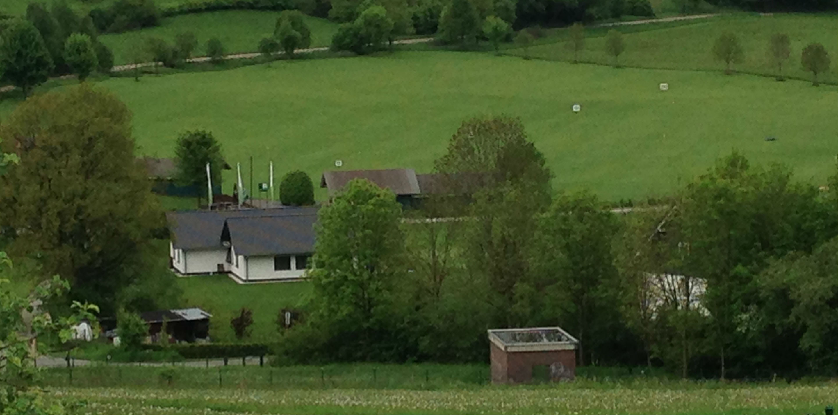 Am Clubhaus gibt es auch die Möglichkeit zu Trainieren.(Foto: GC Repetal)