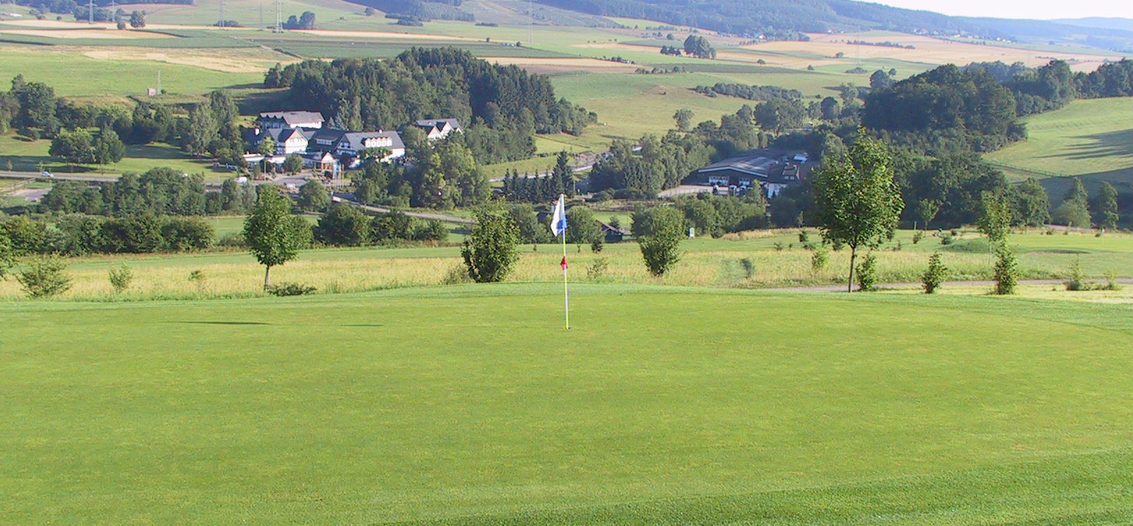 Von dem schönen Blick von diesem Grün sollte man sich nicht ablenken lassen. (Foto: GC Repetal)