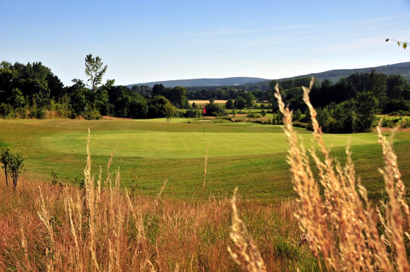 Eine üppige Fauna sorgt für Abwechslung auf jeder Bahn. (Foto: GC Am Deister)