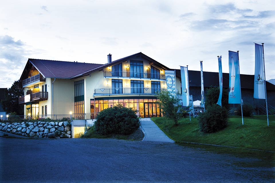 Das Clubhaus lädt nach der Runde zu einer kleinen Pause und einem gemütlichen Drink ein. (Quelle: GC Berchtesgadener Land)