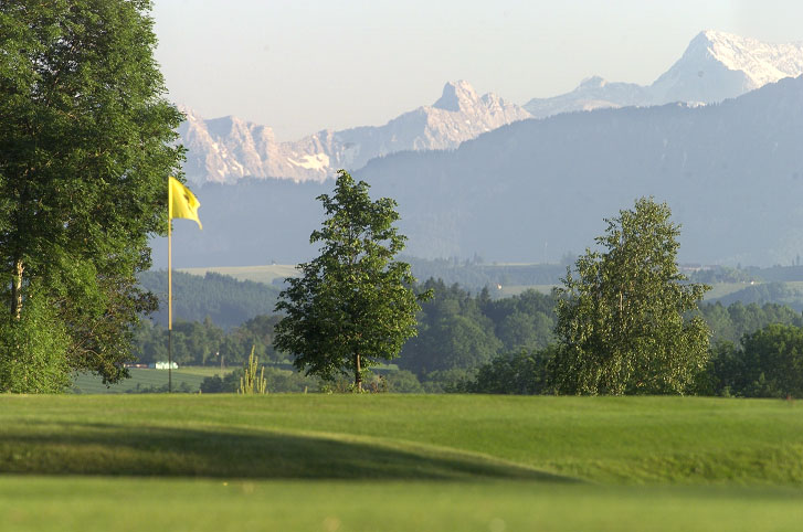 Atemberaubendes Alpenpanorama.
(Foto: Golfclub Herzog Tassilo)