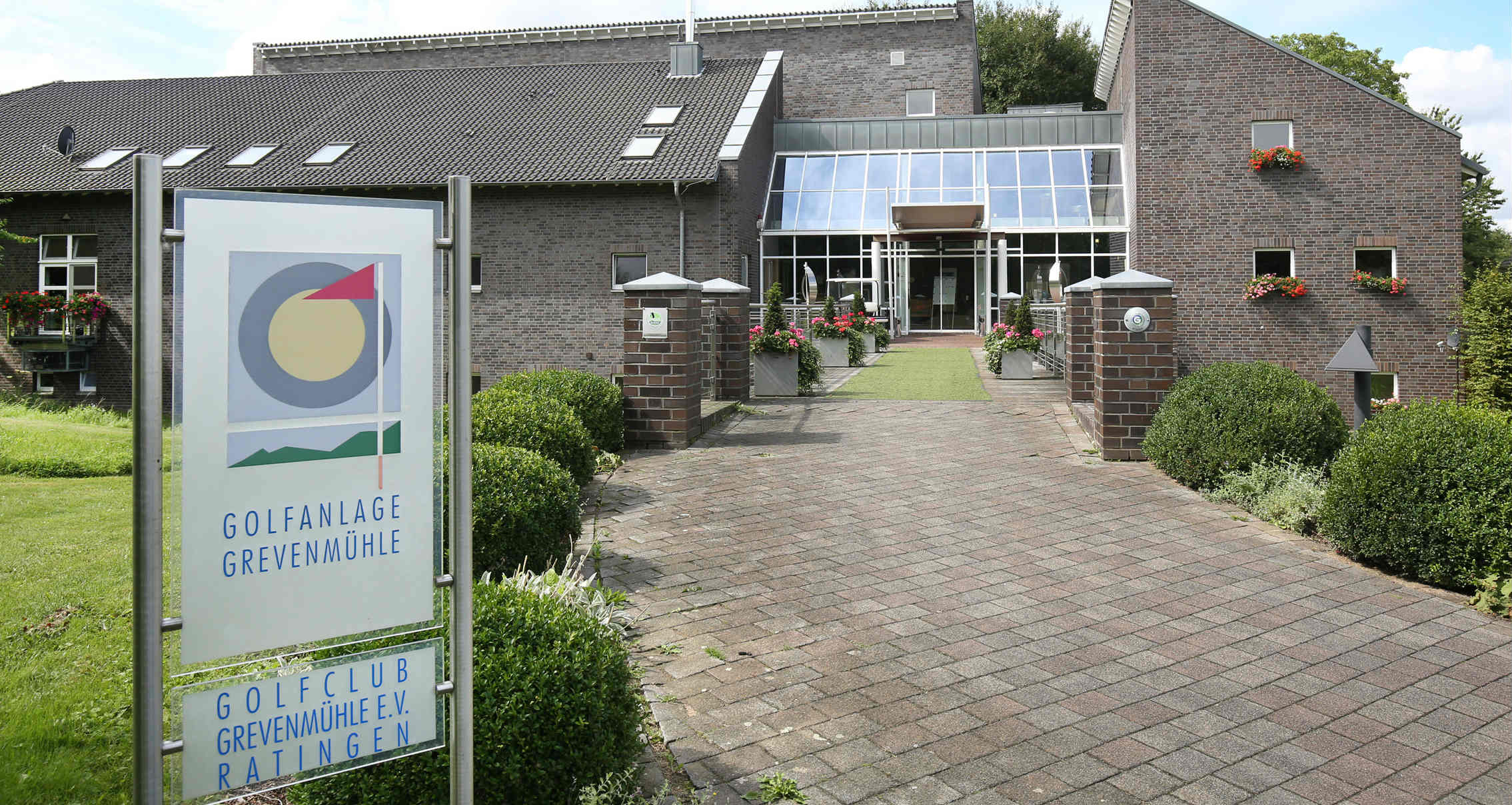 In diesem schönen Clubhaus begrüßt der GC Grevenmühle seine Mitglieder und Gäste. (Foto: GC Grevenmühle)