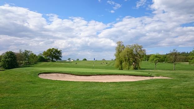 Das Grün der Bahn 5 bewacht von einem Bunker. (Foto:GC Ansbach)
