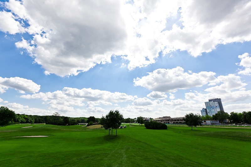 Golf spielen vor den Toren Frankfurts: Die Golfanlage Rennbahn Frankfurt Niederrad. (Bild: Golfanlage Rennbahn Frankfurt Niederrad)