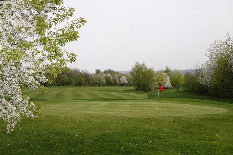 Der Golfpark Trages bietet einen 18-Loch Championsplatz in traumhafter Natur. (Foto: Golfpark Trages)