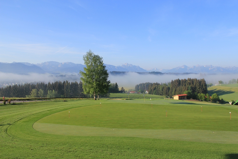 Impressionen der Golfanlage Auf der Gsteig. (Foto: Golfanlage Auf der Gsteig)