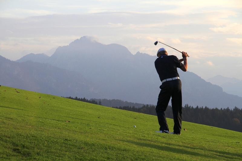 Golf spielen vor wunderschöner Kulisse: Die Golfanlage Auf der Gsteig. (Foto: Golfanlage Auf der Gsteig)
