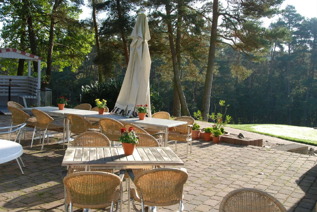 Im Sommer kann man nach der Runde noch ein Getränk auf der Terasse genießen. (Foto: GC Bad Wildungen)