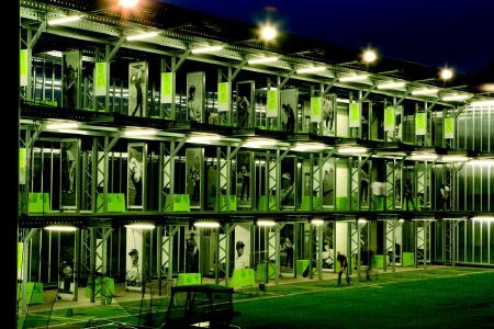 Einzigartige Atmosphäre dank Flutlicht. (Foto: Golf Lounge Hamburg)