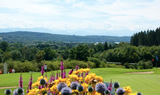 Die Golfanlage Gut Rieden bietet ein außergewöhnliches Panorama. (Foto: Golfanlage Gut Rieden)