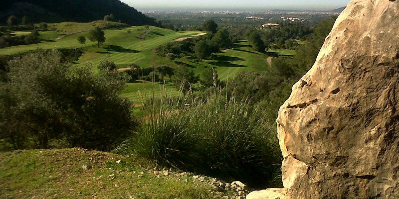 Golf Son Termens auf Mallorca zieht sich entlang des Gebirges (Foto: Quelle Elmar Schreiber)