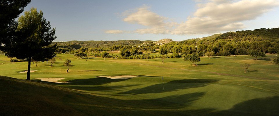 Sattes Grün in atemberaubender Landschaft - Son Quint Golf. (Foto: Flickr)