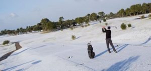 Auch der Winter kann zum Golfspielen genutzt werden! Tipps für kalte Golftage. (Foto: Getty)