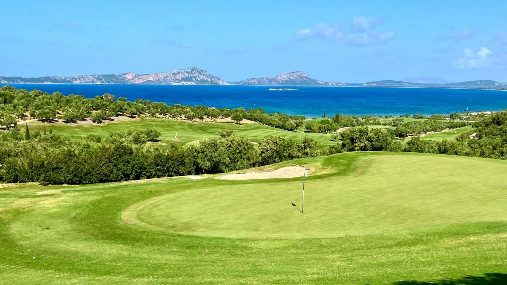 Der Bay Course bietet herrliche Ausblicke auf das Meer. (Foto: Jürgen Linnenbürger)