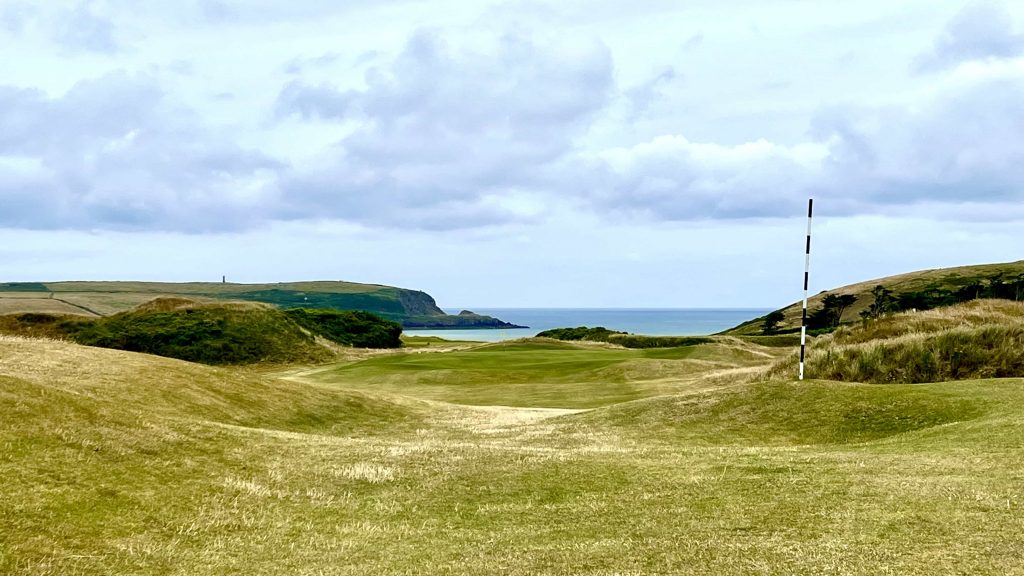 Rollende Fairways mit traumhafter Aussicht. (Foto: Jürgen Linnenbürger)