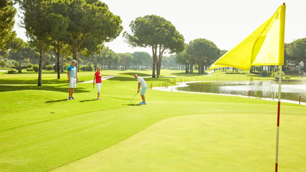 Im ROBINSON Club Quinta da Ria können Sie nicht nur Golfen sondern auch kulinarische Köstlichkeiten entdecken und an den Stränden der Algarve die Seele baumeln lassen. (Foto: ROBINSON)