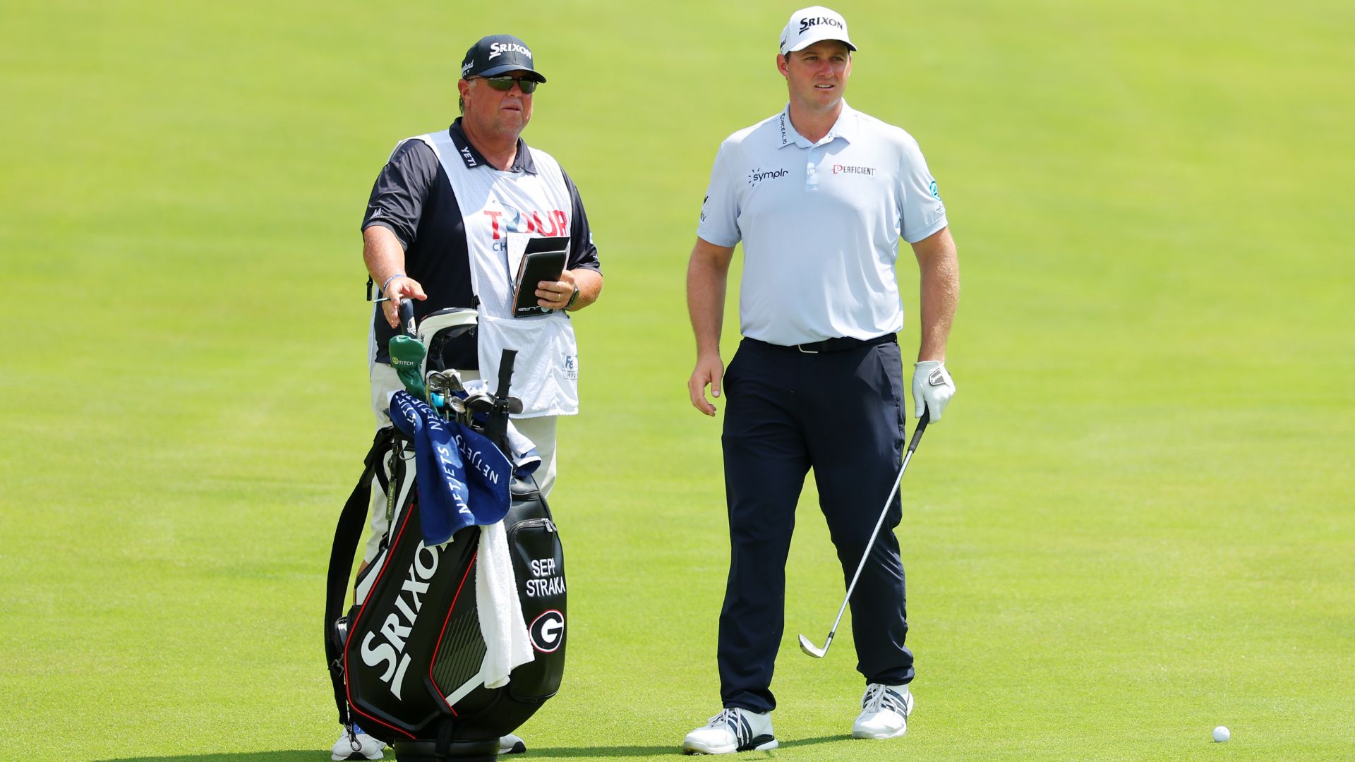 Sepp Straka mit seinem Caddie Duane Bock während der zweiten Runde der TOUR Championship auf der PGA Tour. (Foto: Getty)