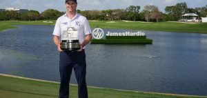 Zach Johnson feiert bei seinem Champions Tour Debüt den Sieg bei der James Hardie Pro Football Hall of Fame Invitational. (Foto: Getty)